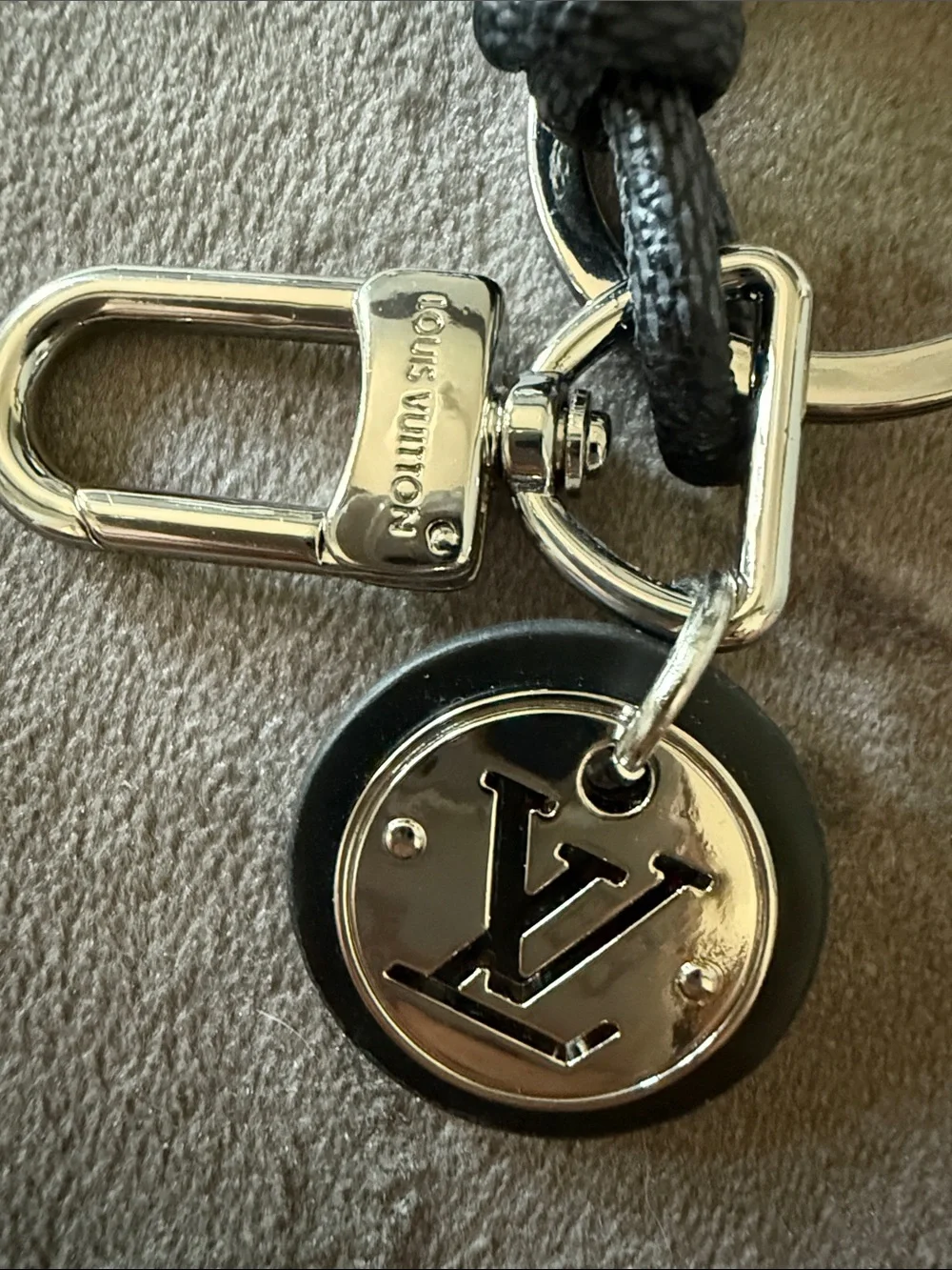 Louis Vuitton Silver Gray Black Leather Damier Key Holder Cord Keyring